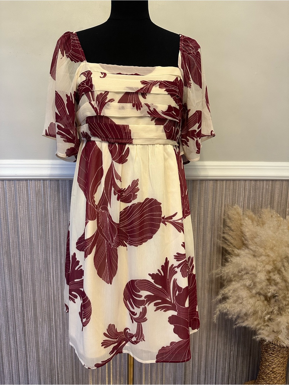 Express Floral Chiffon Mini Dress NWT Size Small Ivory Burgundy Flutter Sleeve
